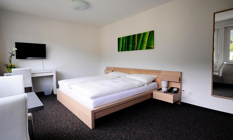Moutier Als Single